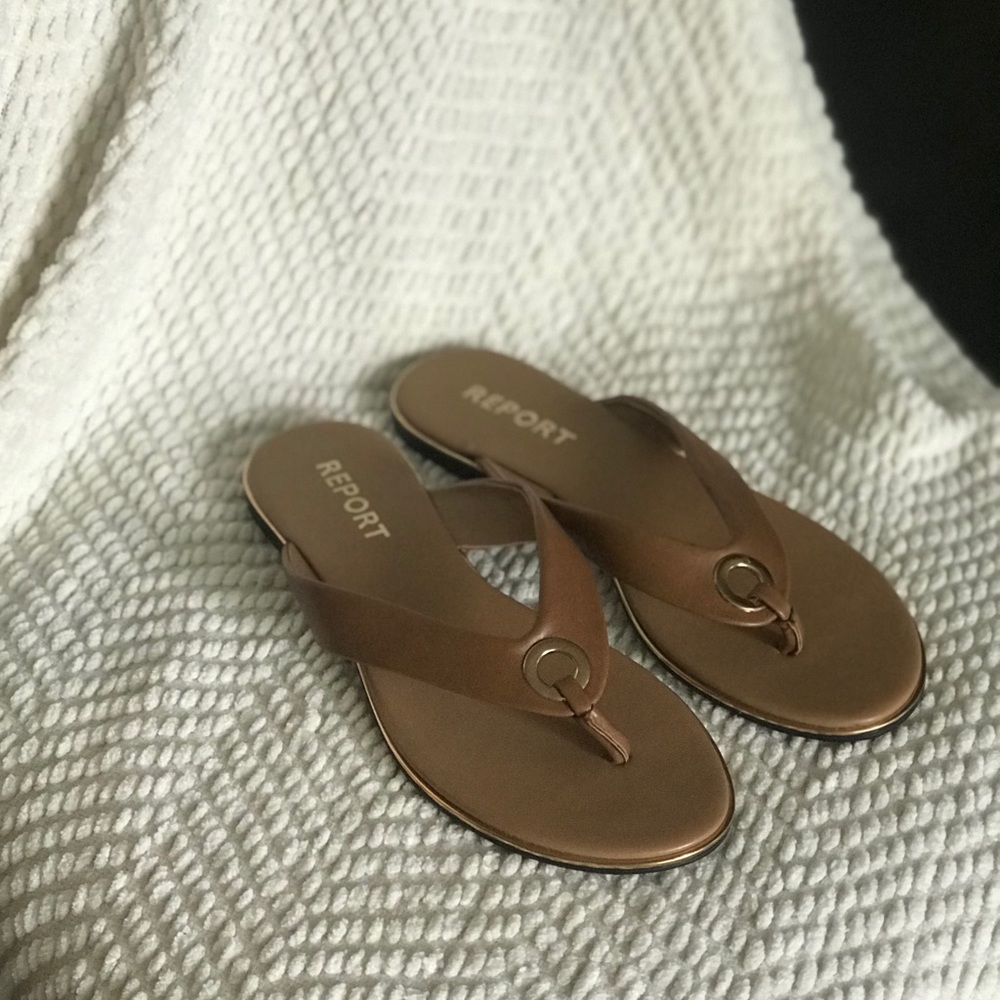 Stylish Report brown flip flops